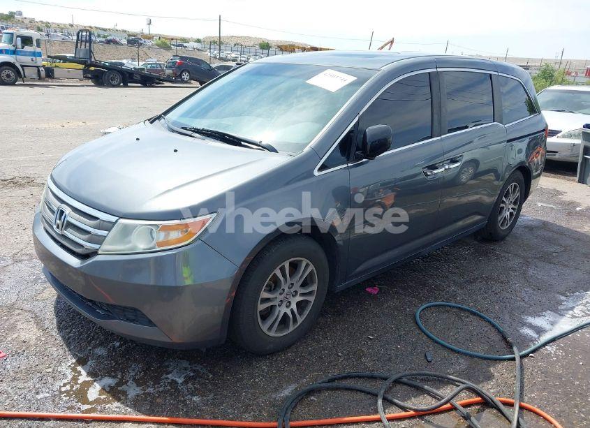 Photo 2 of 2011 Honda Odyssey EX-L (VIN 5FNRL5H68BB086943)