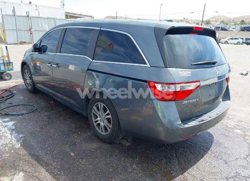 Photo 3 of 2011 Honda Odyssey EX-L (VIN 5FNRL5H68BB086943)