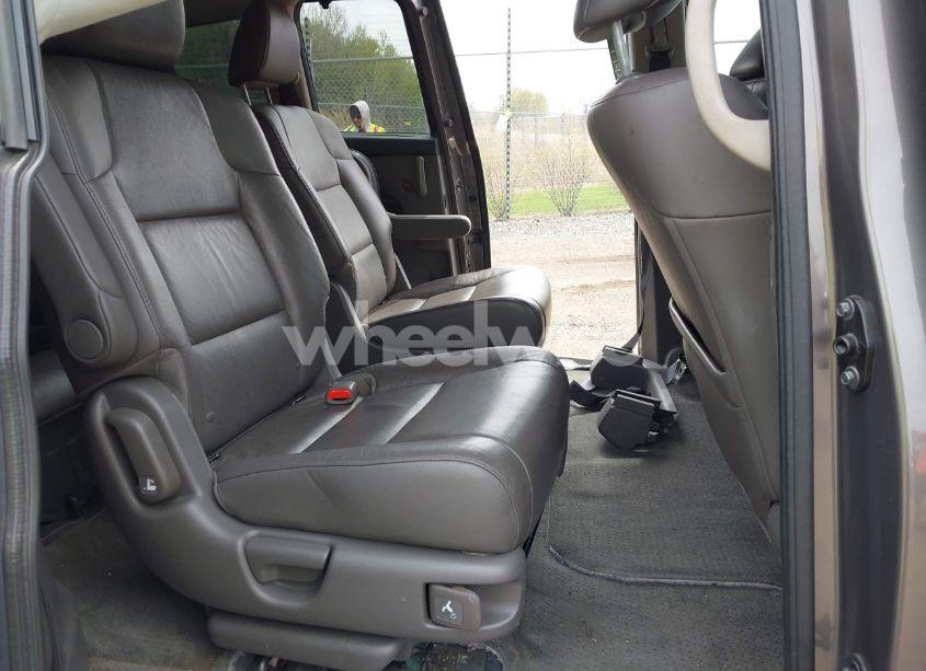 Photo 8 of 2011 Honda Odyssey EX-L (VIN 5FNRL5H68BB100274)