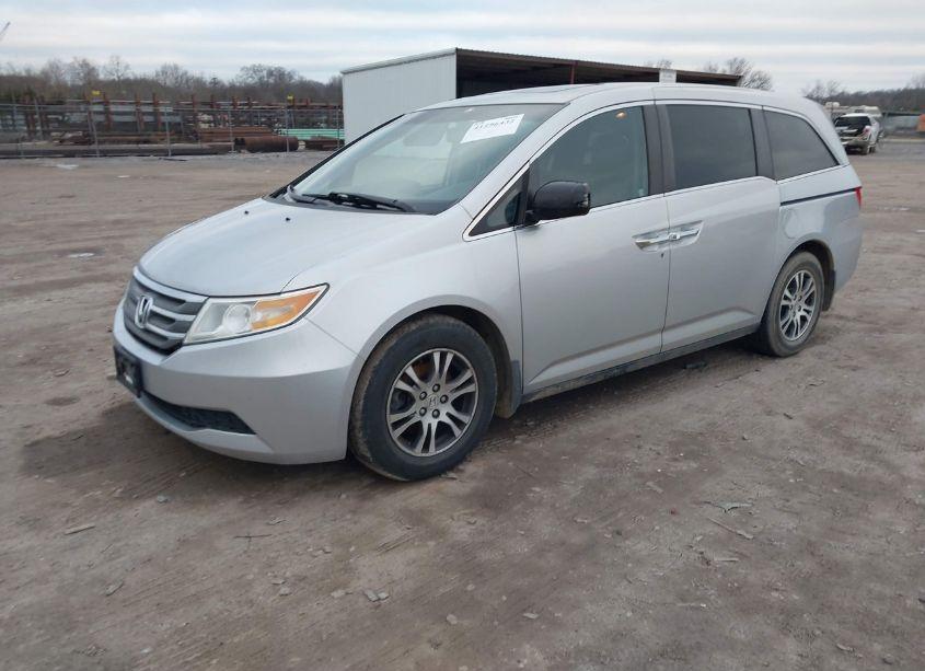 Photo 2 of 2013 Honda Odyssey EX-L (VIN 5FNRL5H68DB011257)