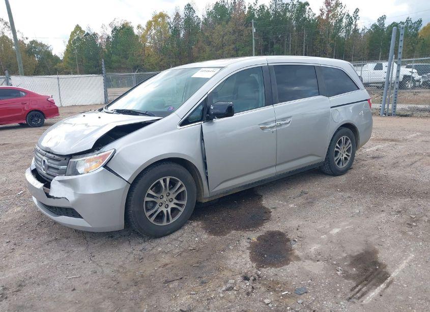 Photo 2 of 2013 Honda Odyssey EX-L (VIN 5FNRL5H68DB038104)