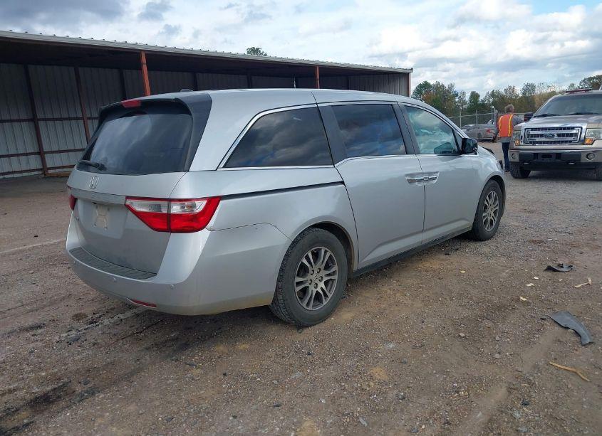 Photo 4 of 2013 Honda Odyssey EX-L (VIN 5FNRL5H68DB038104)