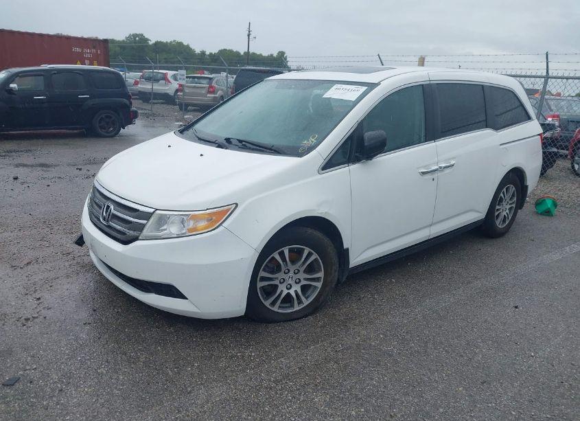 Photo 2 of 2013 Honda Odyssey EX-L (VIN 5FNRL5H68DB039818)