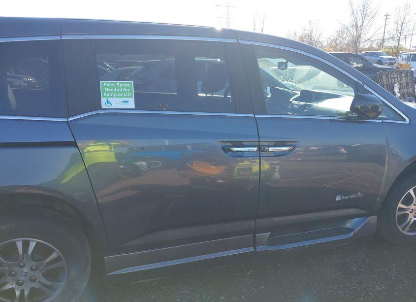 Photo 13 of 2013 Honda Odyssey EX-L (VIN 5FNRL5H68DB041102)