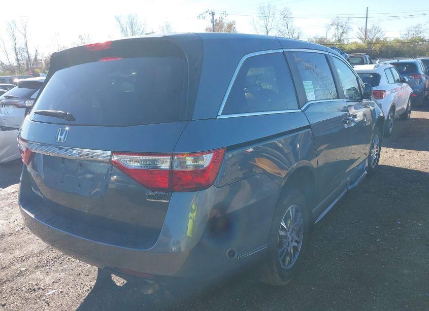 Photo 4 of 2013 Honda Odyssey EX-L (VIN 5FNRL5H68DB041102)