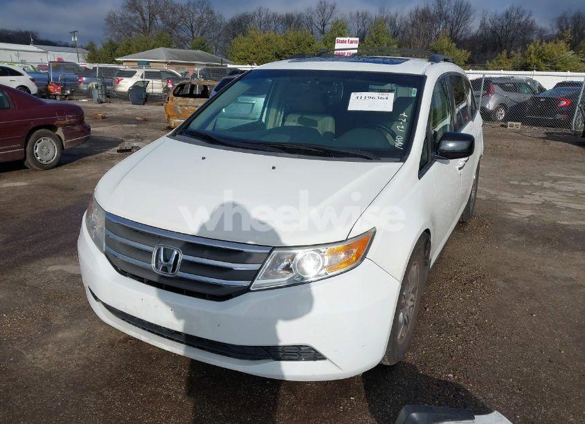 Photo 2 of 2013 Honda Odyssey EX-L (VIN 5FNRL5H68DB044937)
