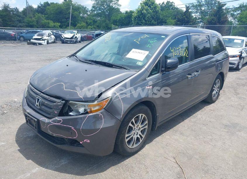 Photo 2 of 2013 Honda Odyssey EX-L (VIN 5FNRL5H68DB072933)