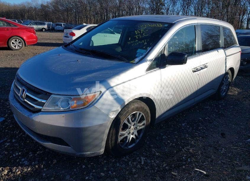 Photo 2 of 2013 Honda Odyssey EX-L (VIN 5FNRL5H68DB091577)