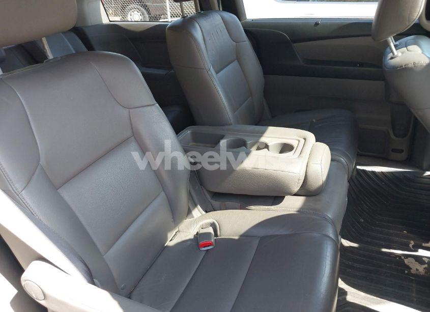 Photo 8 of 2014 Honda Odyssey EX-L (VIN 5FNRL5H68EB102286)