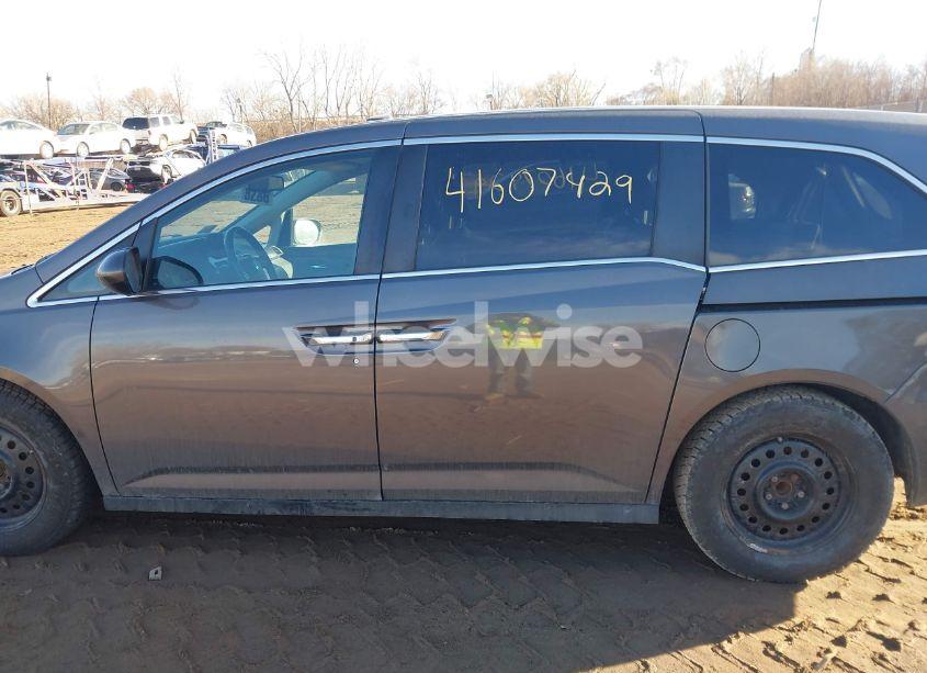 Photo 14 of 2015 Honda Odyssey EX-L (VIN 5FNRL5H68FB030846)