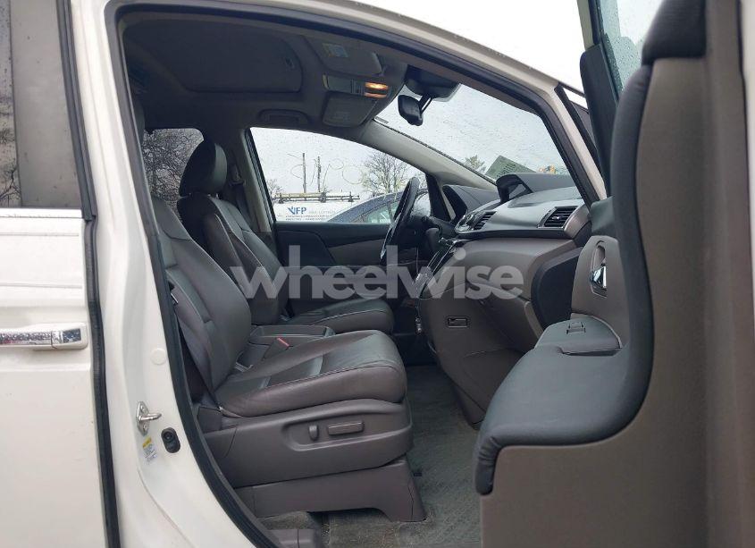 Photo 5 of 2016 Honda Odyssey EX-L (VIN 5FNRL5H68GB065422)