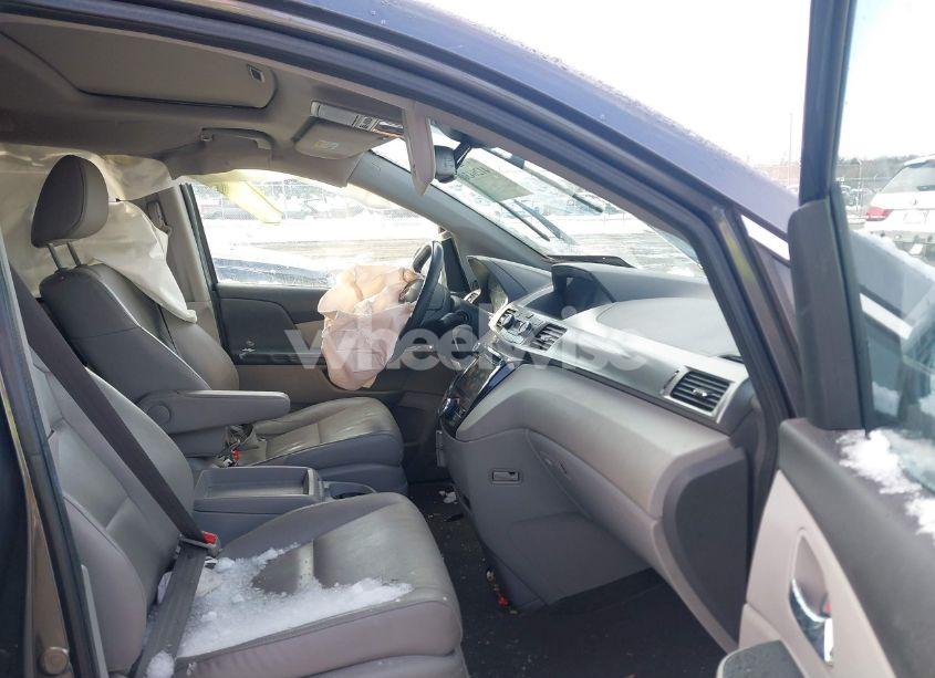 Photo 5 of 2016 Honda Odyssey EX-L (VIN 5FNRL5H68GB081619)