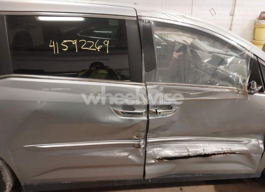 Photo 13 of 2016 Honda Odyssey EX-L (VIN 5FNRL5H68GB083046)