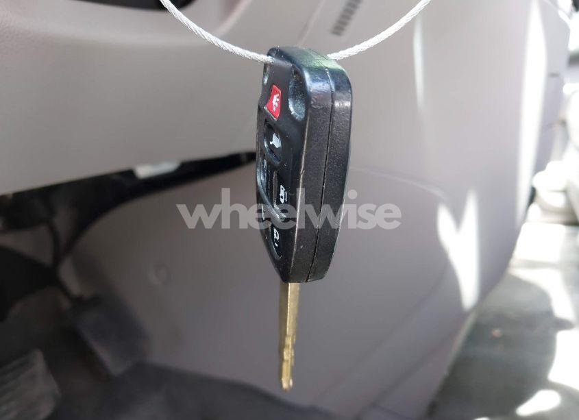 Photo 11 of 2011 Honda Odyssey EX-L (VIN 5FNRL5H69BB077037)