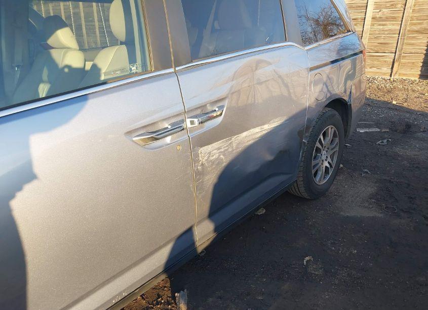 Photo 6 of 2011 Honda Odyssey EX-L (VIN 5FNRL5H69BB101188)