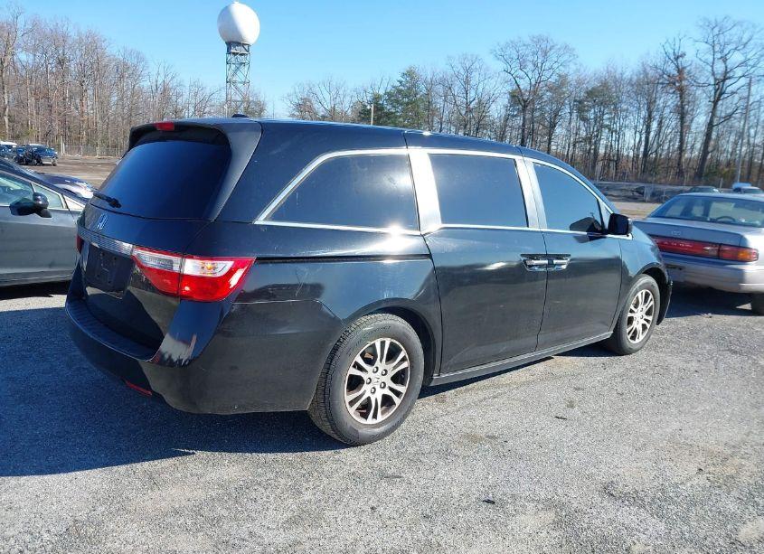 Photo 4 of 2013 Honda Odyssey EX-L (VIN 5FNRL5H69DB010893)