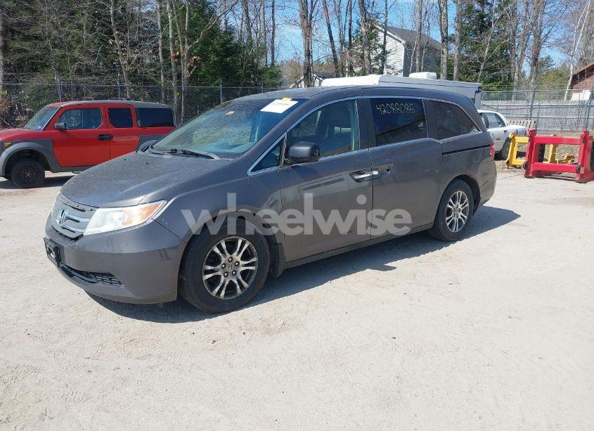 Photo 2 of 2013 Honda Odyssey EX-L (VIN 5FNRL5H69DB052609)