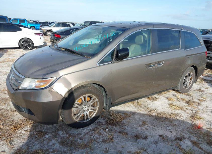 Photo 2 of 2013 Honda Odyssey EX-L (VIN 5FNRL5H69DB074271)