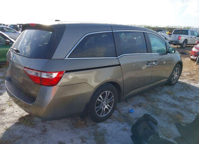 Photo 4 of 2013 Honda Odyssey EX-L (VIN 5FNRL5H69DB074271)