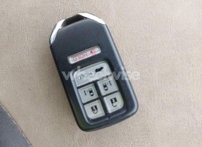 Photo 11 of 2014 Honda Odyssey EX-L (VIN 5FNRL5H69EB012080)