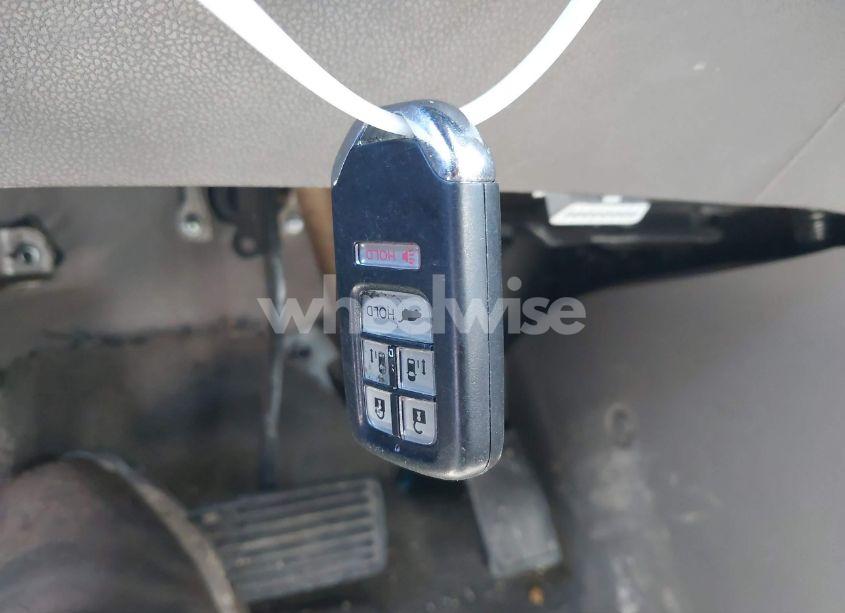 Photo 11 of 2015 Honda Odyssey EXL (VIN 5FNRL5H69FB010542)