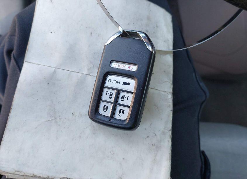 Photo 11 of 2015 Honda Odyssey EX-L (VIN 5FNRL5H69FB017426)