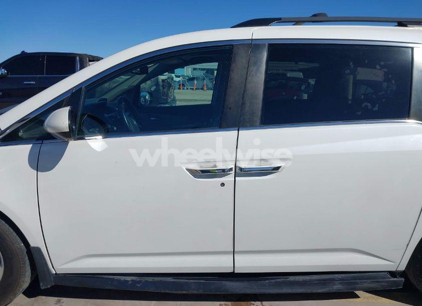 Photo 14 of 2016 Honda Odyssey EX-L (VIN 5FNRL5H69GB007917)