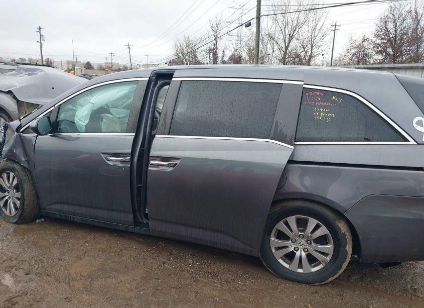 Photo 14 of 2016 Honda Odyssey EX-L (VIN 5FNRL5H69GB017136)