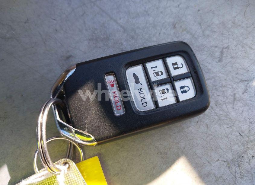 Photo 11 of 2016 Honda Odyssey EX-L (VIN 5FNRL5H69GB050640)