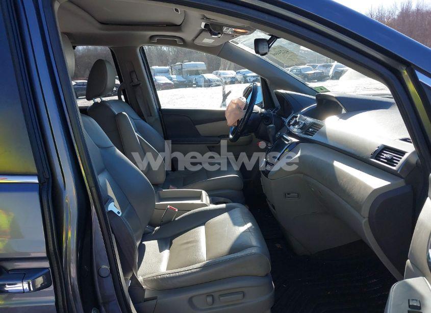 Photo 5 of 2016 Honda Odyssey EX-L (VIN 5FNRL5H69GB050640)