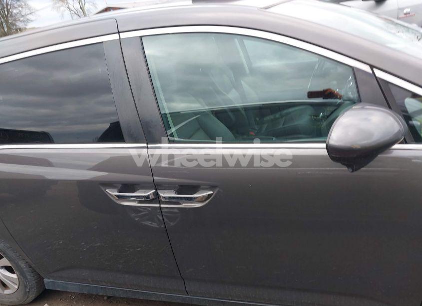 Photo 13 of 2016 Honda Odyssey EX-L (VIN 5FNRL5H69GB051271)