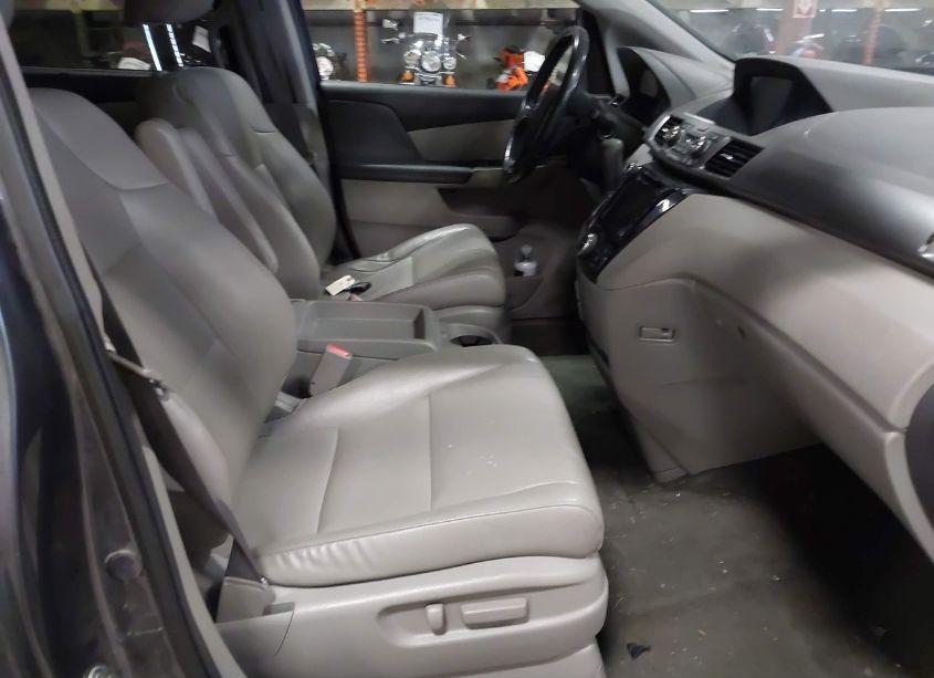 Photo 5 of 2016 Honda Odyssey EX-L (VIN 5FNRL5H69GB102848)