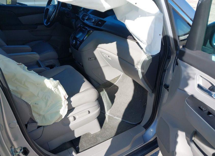 Photo 5 of 2016 Honda Odyssey EX-L (VIN 5FNRL5H69GB110979)