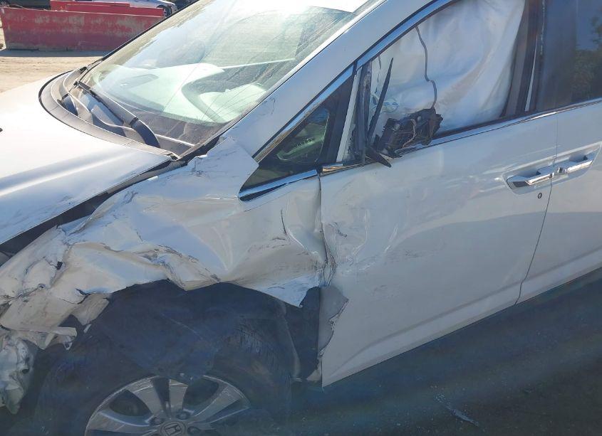 Photo 18 of 2016 Honda Odyssey EX-L (VIN 5FNRL5H69GB128883)