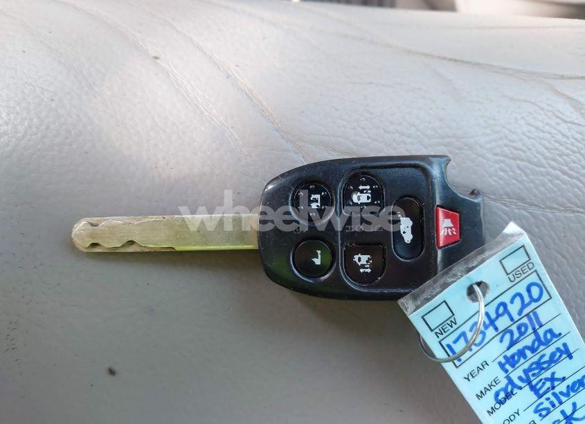 Photo 11 of 2011 Honda Odyssey EX-L (VIN 5FNRL5H6XBB053927)