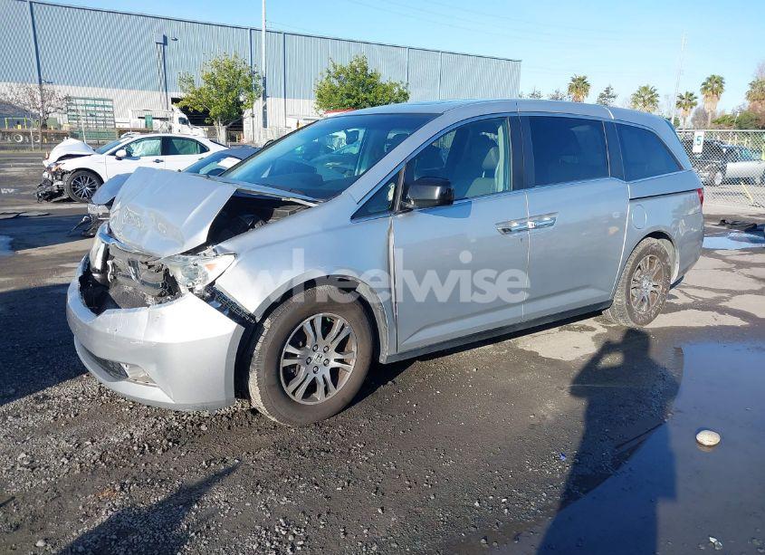 Photo 2 of 2011 Honda Odyssey EX-L (VIN 5FNRL5H6XBB057556)