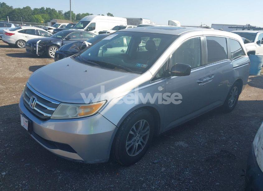Photo 2 of 2011 Honda Odyssey EX-L (VIN 5FNRL5H6XBB057590)