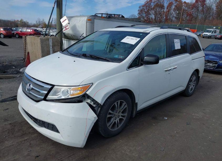 Photo 2 of 2013 Honda Odyssey EX-L (VIN 5FNRL5H6XDB037410)