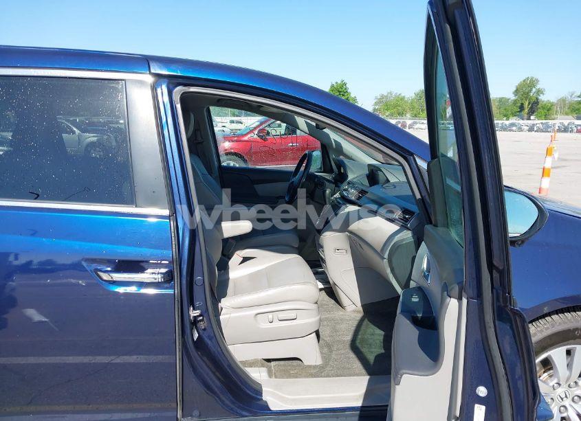 Photo 5 of 2016 Honda Odyssey EX-L (VIN 5FNRL5H6XGB015959)