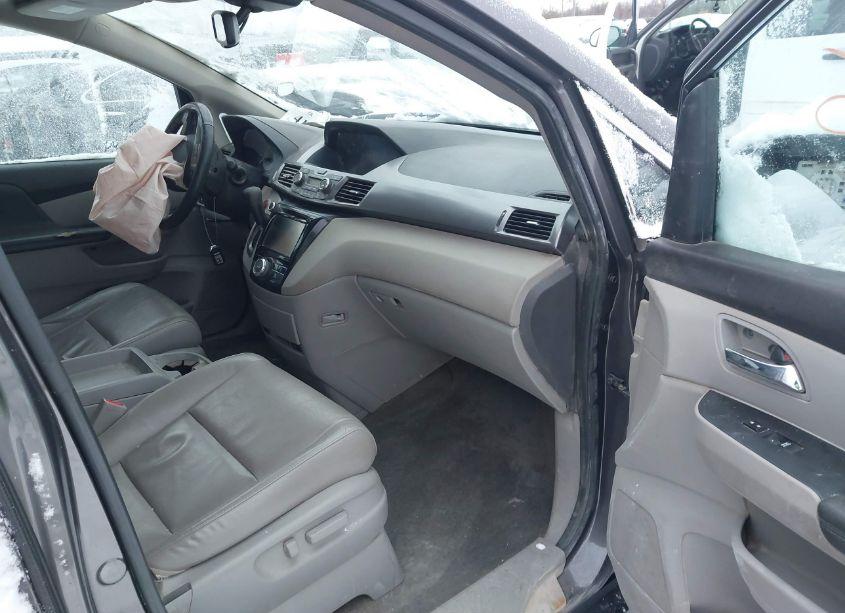 Photo 5 of 2016 Honda Odyssey EX-L (VIN 5FNRL5H6XGB037721)