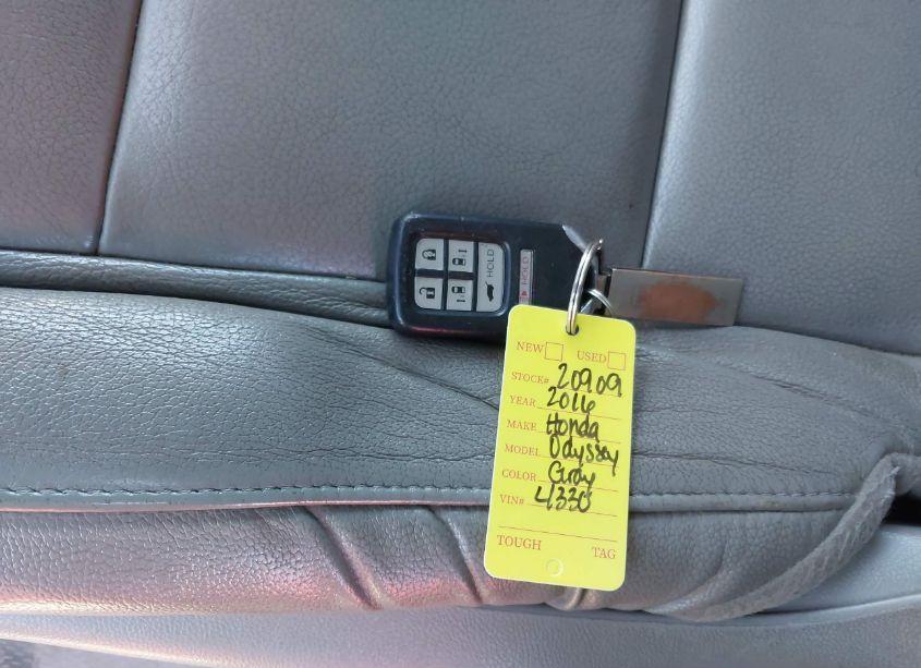 Photo 11 of 2016 Honda Odyssey EX-L (VIN 5FNRL5H6XGB084330)