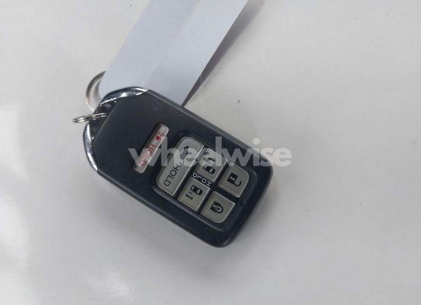 Photo 11 of 2016 Honda Odyssey EX-L (VIN 5FNRL5H6XGB103636)