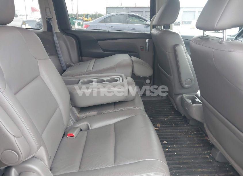 Photo 8 of 2016 Honda Odyssey EX-L (VIN 5FNRL5H6XGB103636)