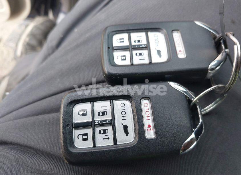 Photo 11 of 2016 Honda Odyssey EX-L (VIN 5FNRL5H6XGB166025)