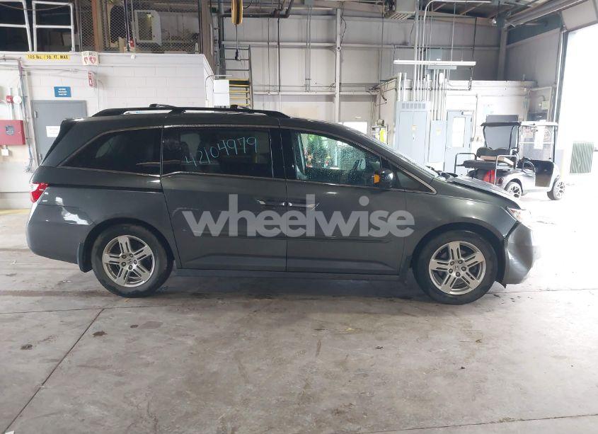 Photo 14 of 2011 Honda Odyssey TOURING/TOURING ELITE (VIN 5FNRL5H90BB025855)
