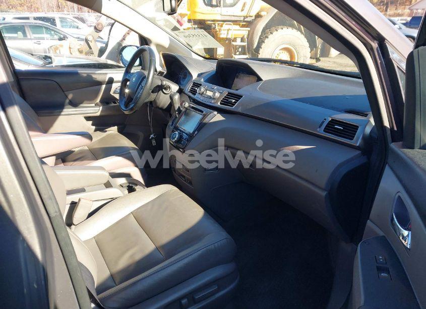 Photo 5 of 2016 Honda Odyssey TOURING/TOURING ELITE (VIN 5FNRL5H90GB069152)