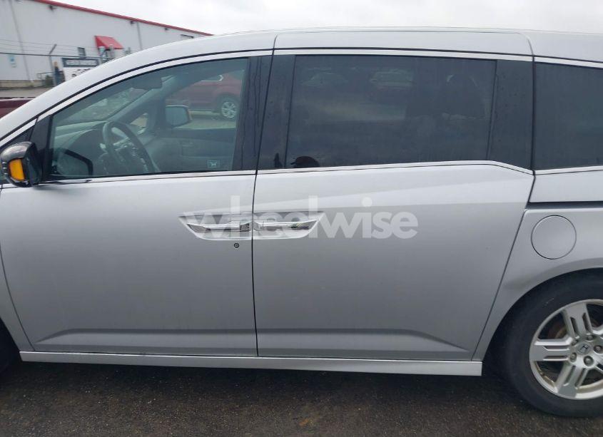 Photo 14 of 2011 Honda Odyssey TOURING/TOURING ELITE (VIN 5FNRL5H91BB019174)