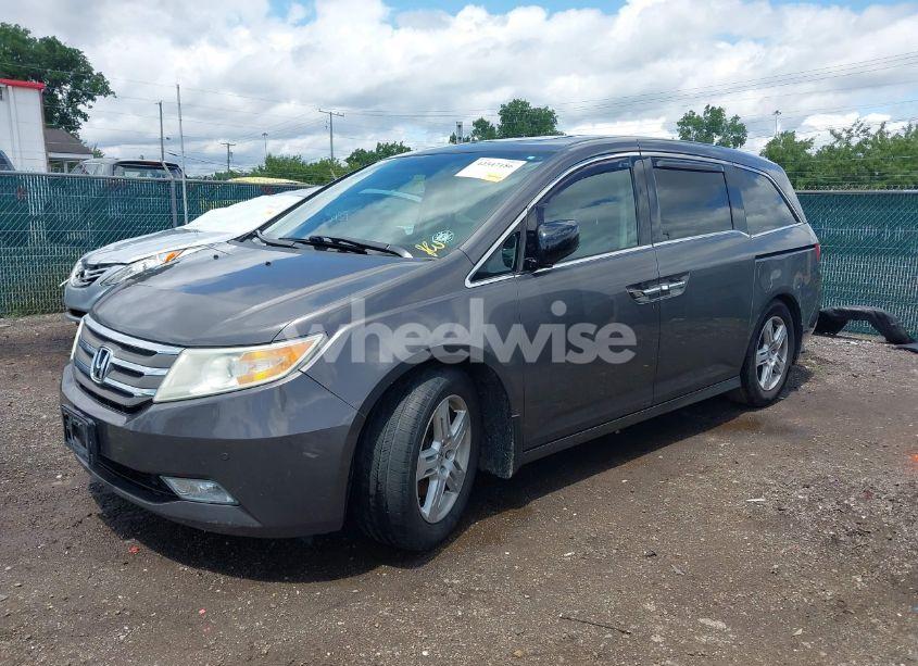 Photo 2 of 2013 Honda Odyssey TOURING/TOURING ELITE (VIN 5FNRL5H91DB025219)