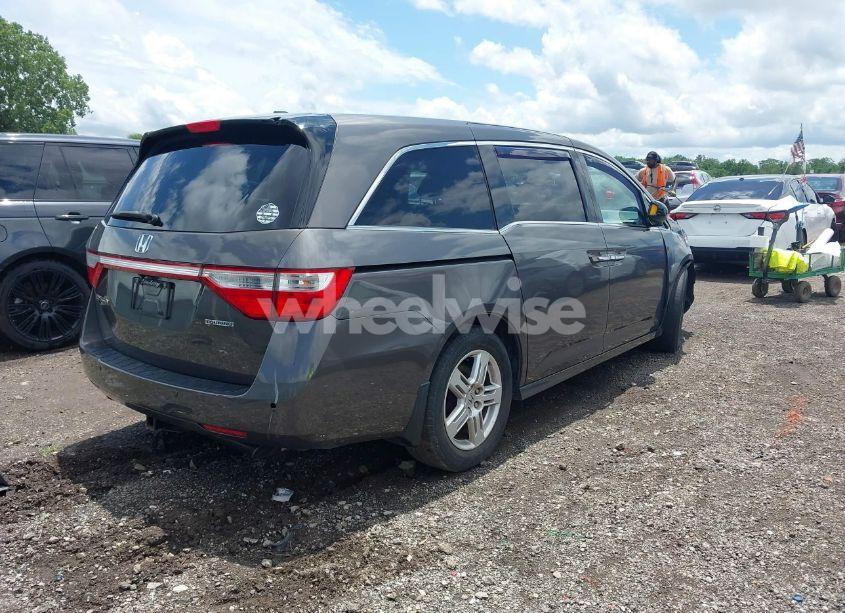 Photo 4 of 2013 Honda Odyssey TOURING/TOURING ELITE (VIN 5FNRL5H91DB025219)