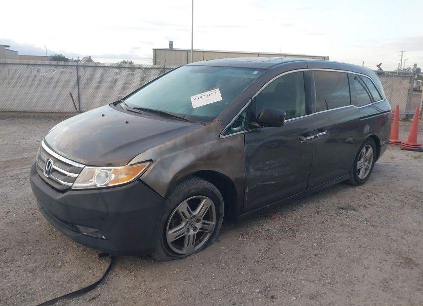 Photo 2 of 2013 Honda Odyssey TOURING/TOURING ELITE (VIN 5FNRL5H91DB078681)